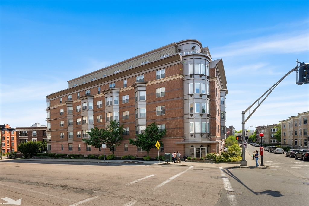 120 Mountfort St 302