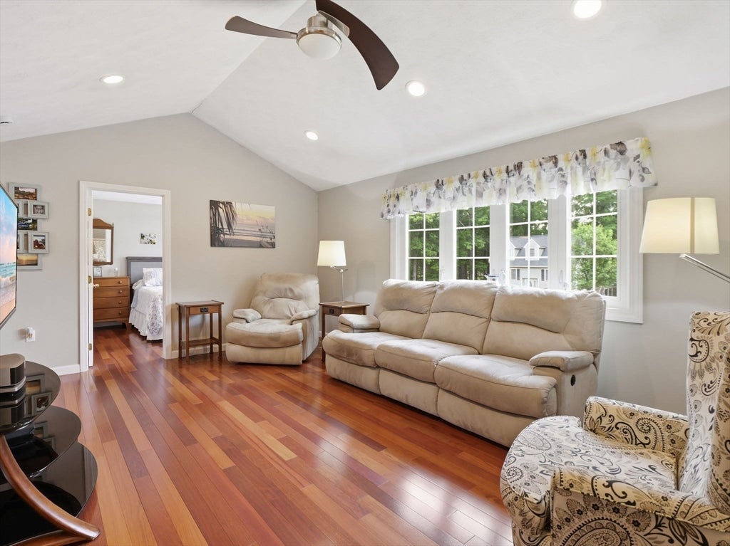 48 Oak Knoll Rd