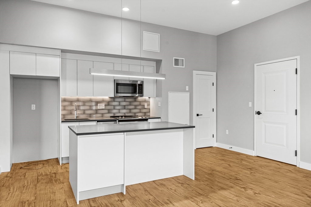 524 Main Street 8