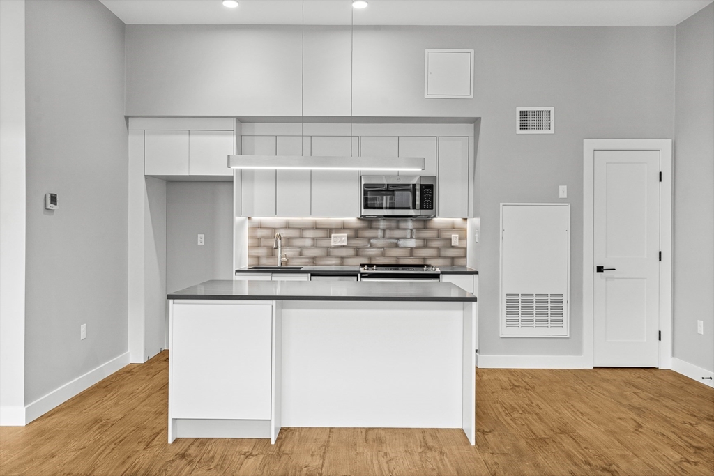 524 Main Street 8