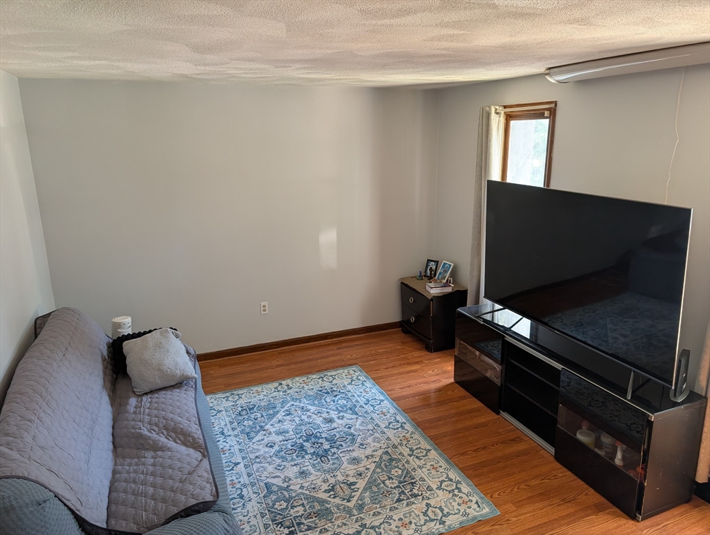 215 Wellman Ave 215