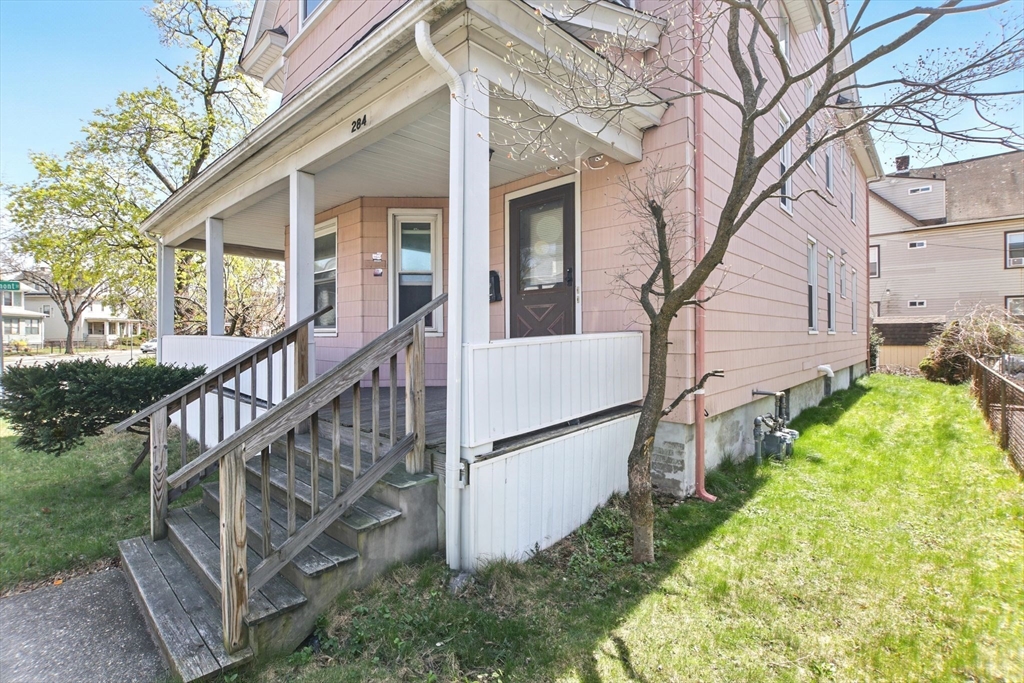 284 Dickinson St