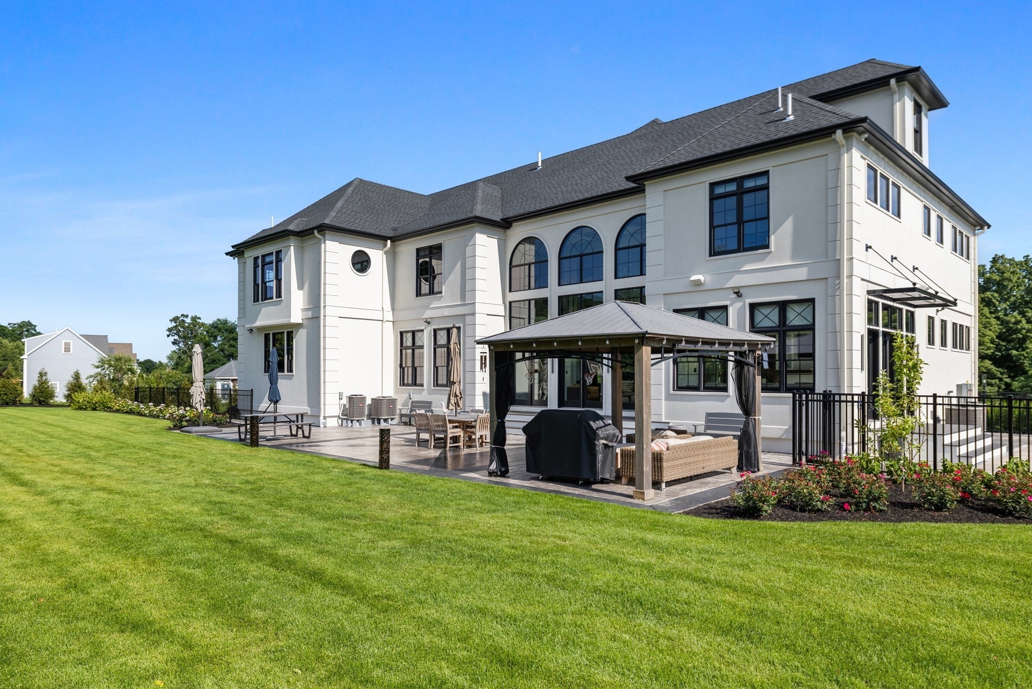 19 Bridle Spur Ln