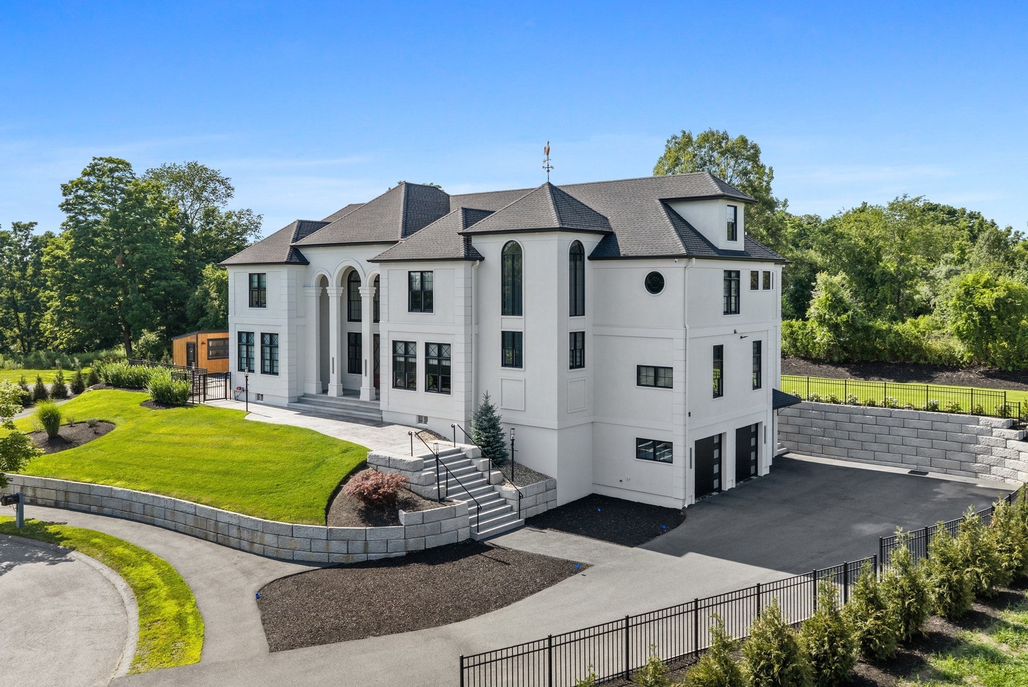 19 Bridle Spur Ln