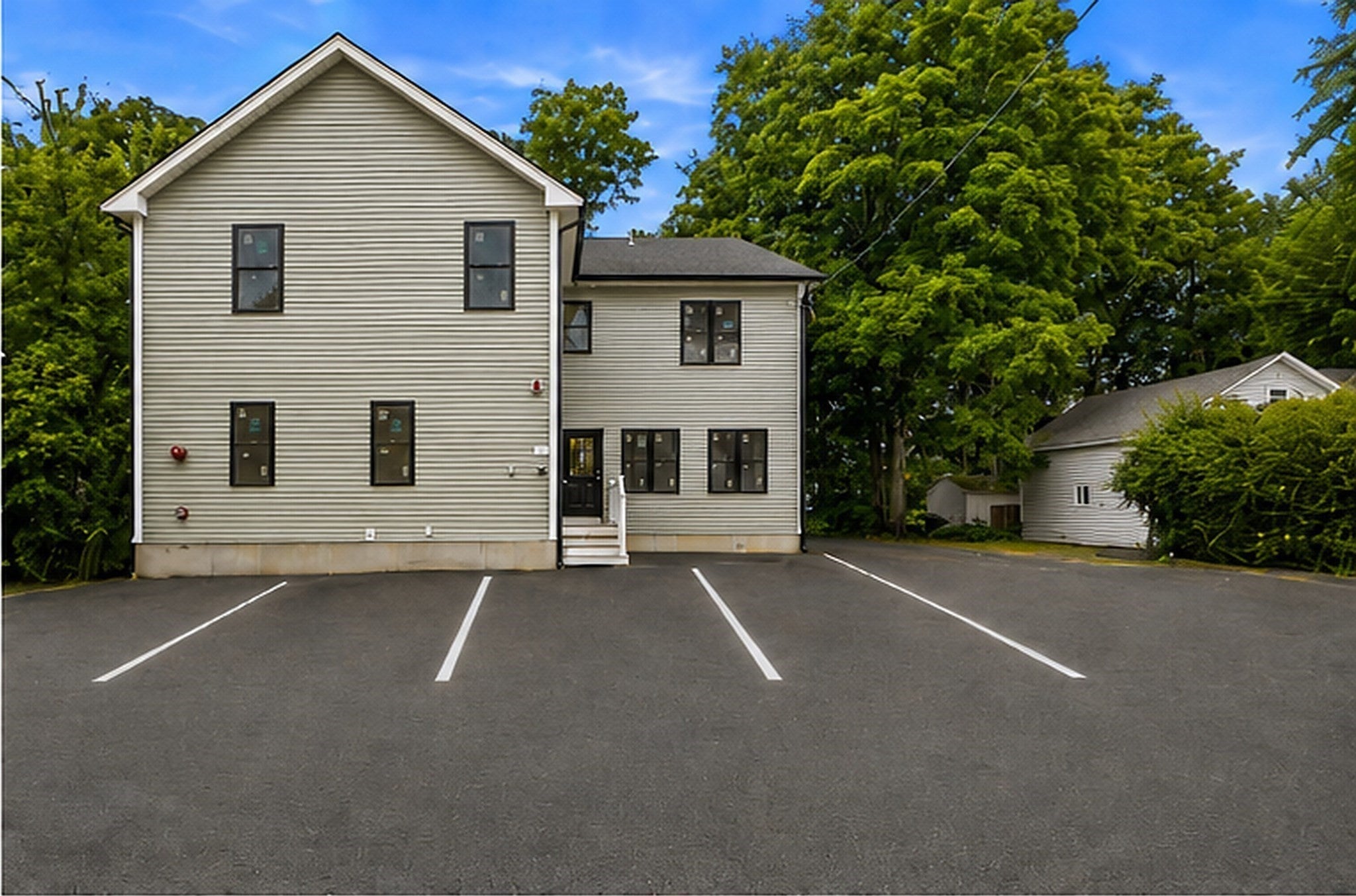 4 Mayhew St