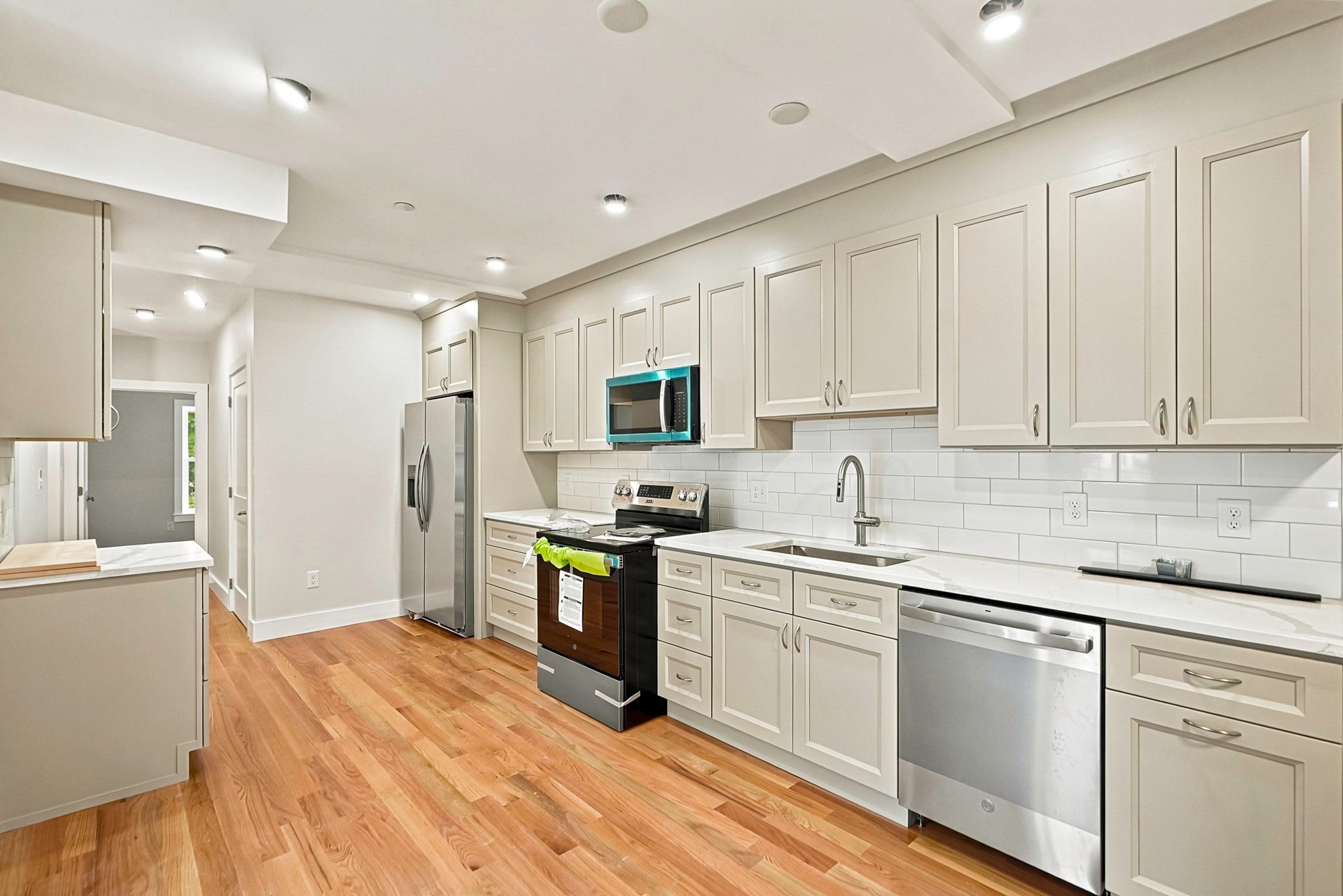 4 Mayhew St