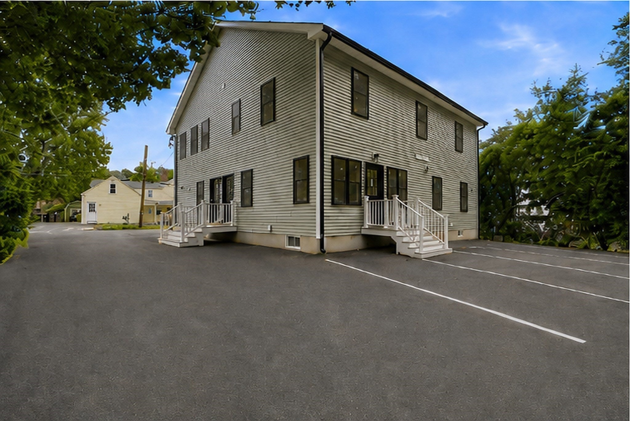 4 Mayhew St