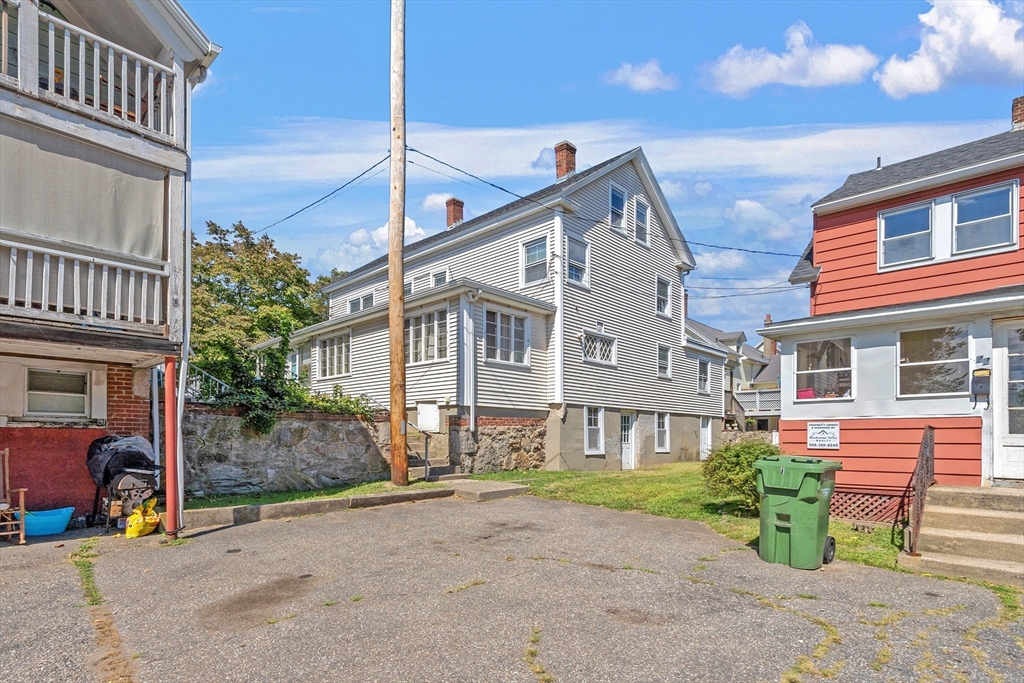 18-24 East St