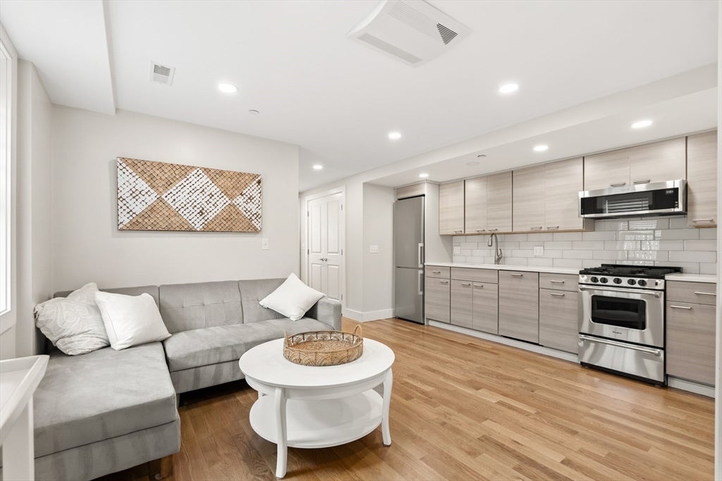 8 Hale Street 1