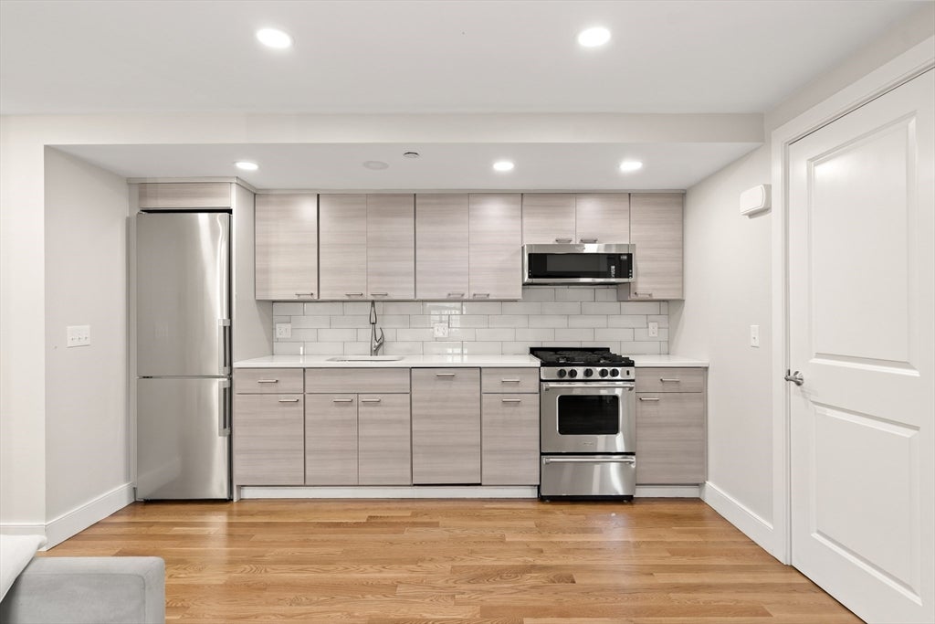 8 Hale Street #1, Rockport, MA Photo #6