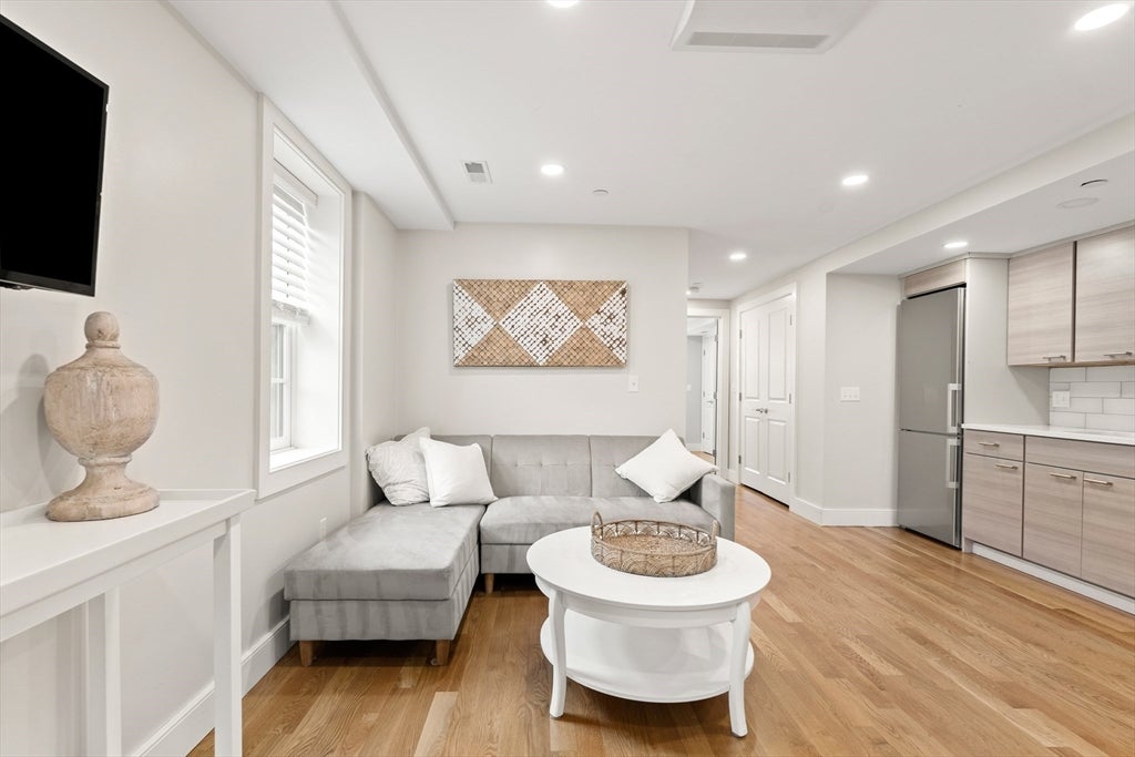 8 Hale Street 1