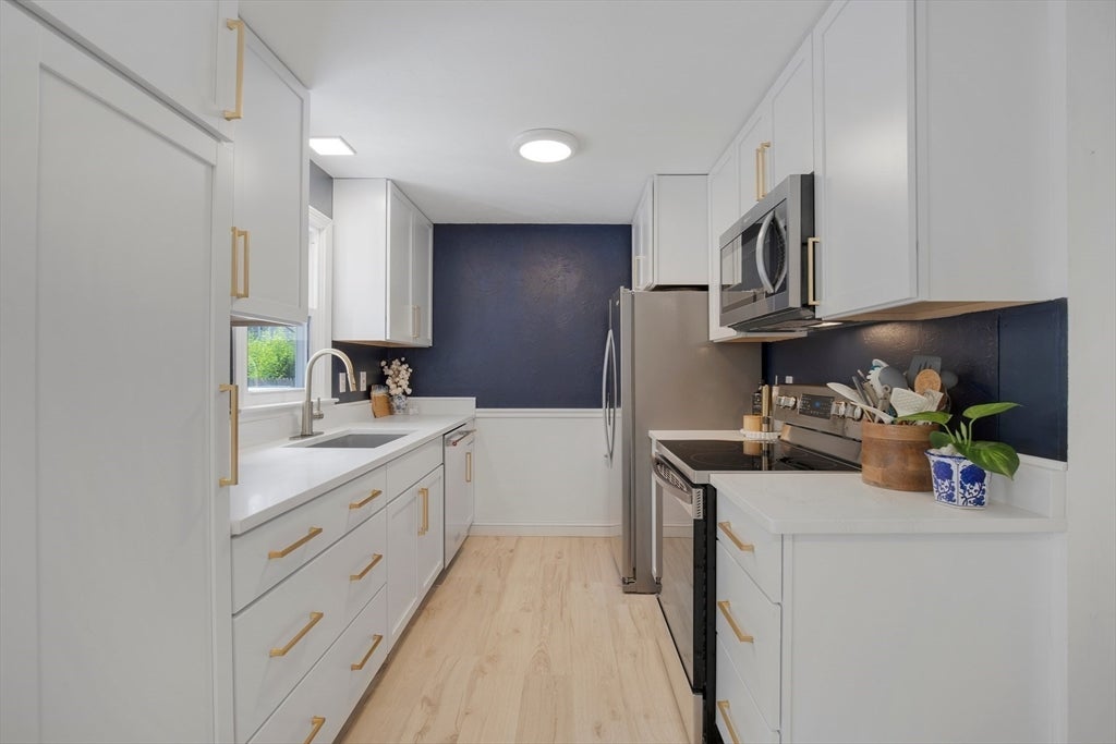 835 Old Barnstable RD, Falmouth, MA, 835 Old Barnstable RD, Falmouth, MA Photo #9