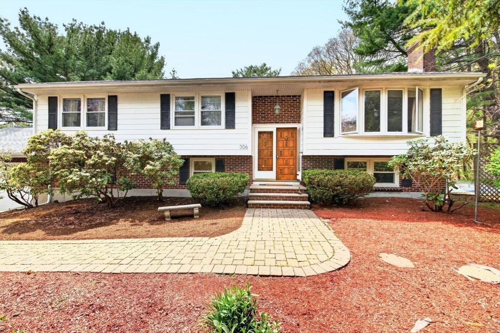 Photo of 306 Franklin St, Mansfield, MA