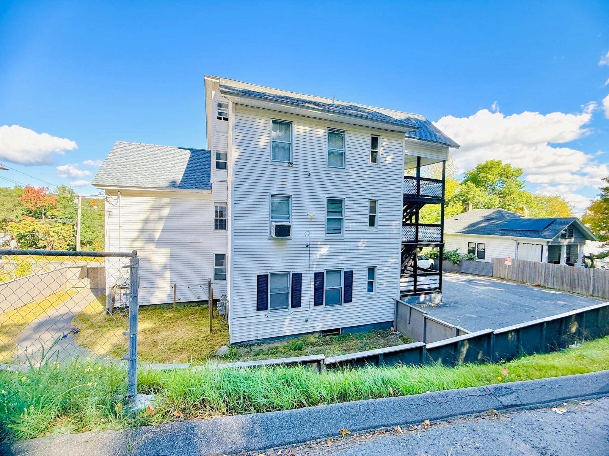 12 Foster St