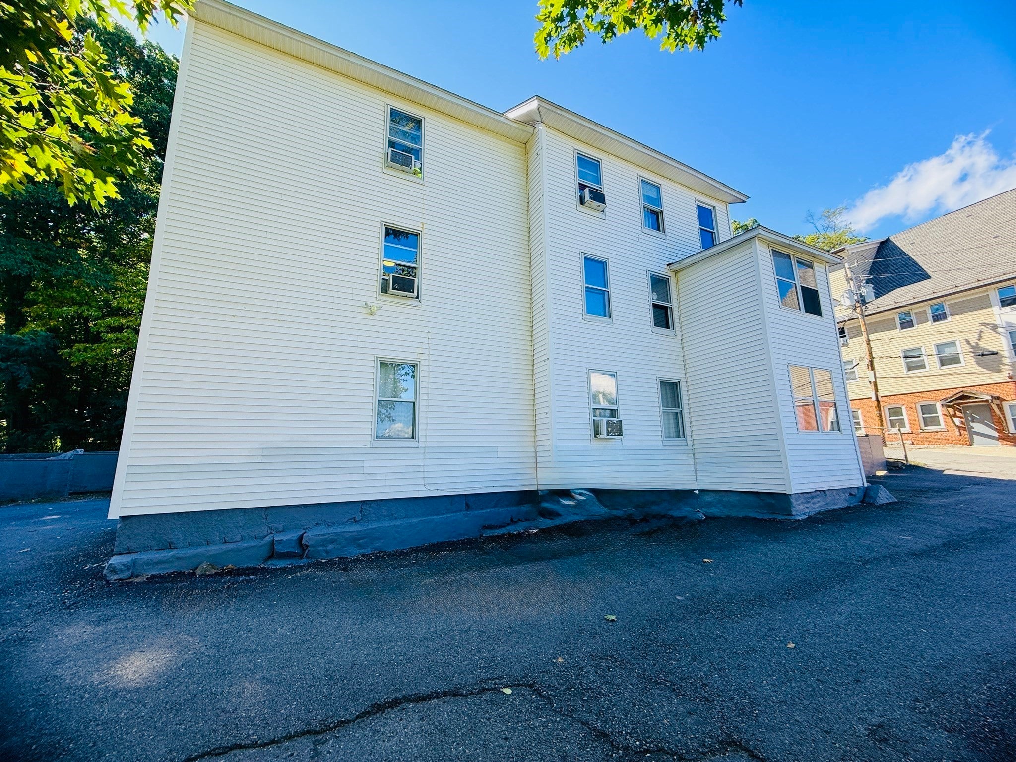 12 Foster St