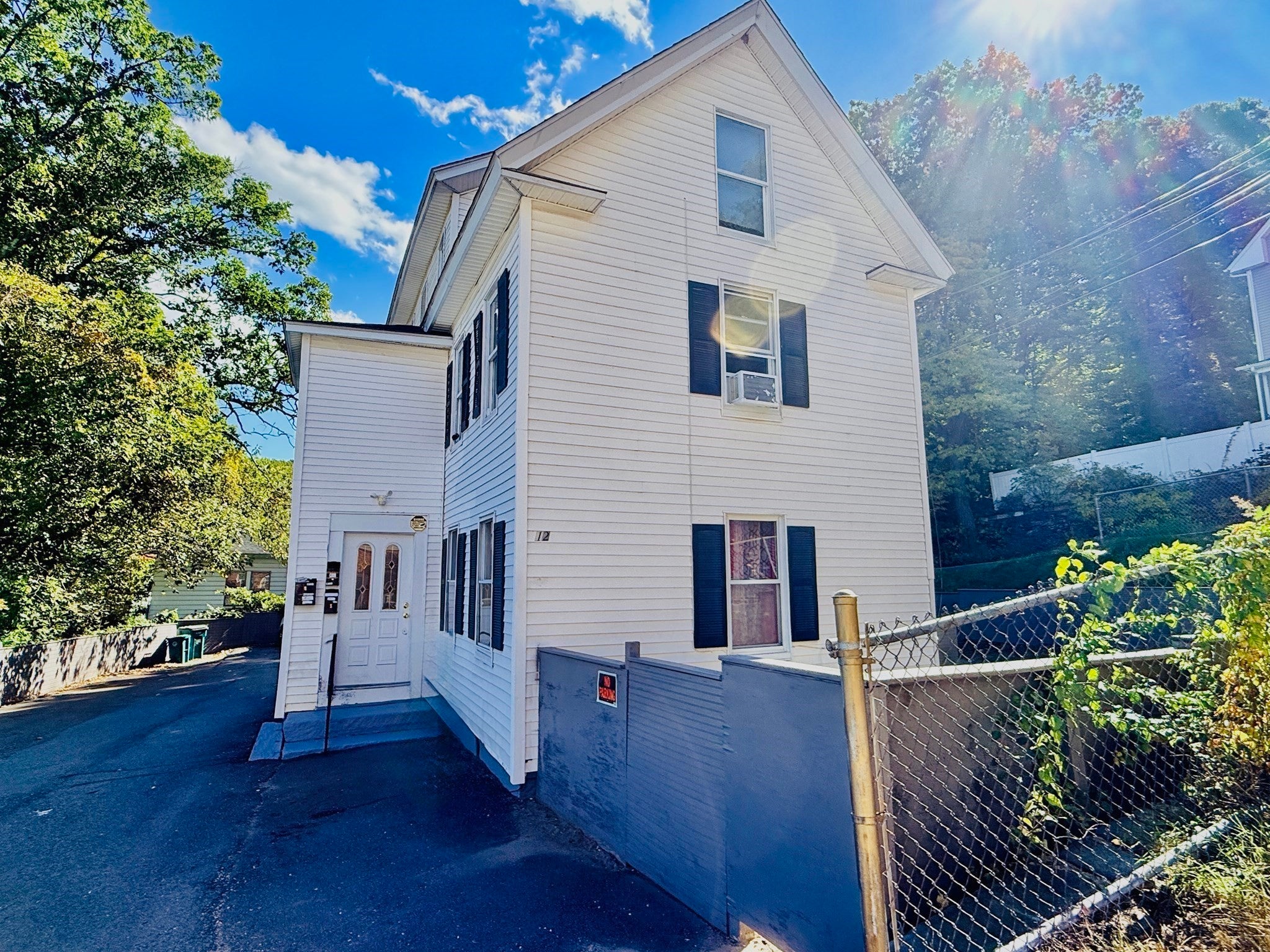 12 Foster St