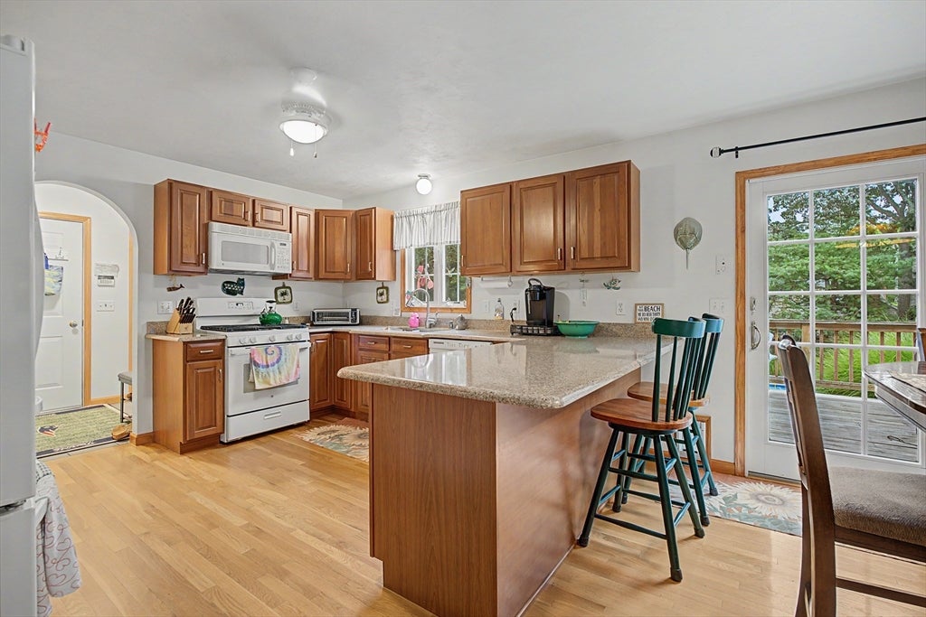 12 Gordon Ln, Yarmouth, MA Photo #5