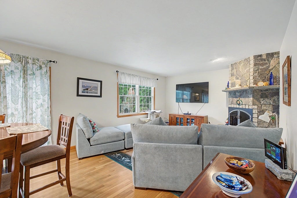 12 Gordon Ln, Yarmouth, MA Photo #6