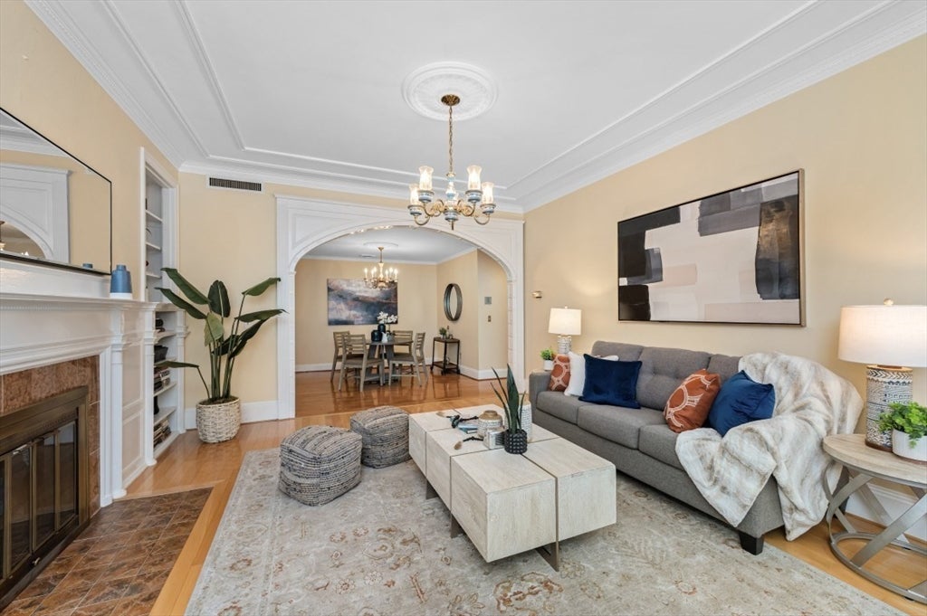 403 Marlborough St 9