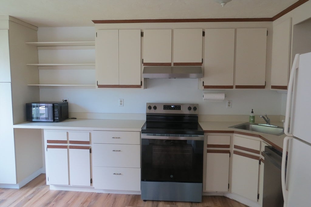 14 Hartshorn Pl #14, Walpole, MA, 14 Hartshorn Pl #14, Walpole, MA Photo #2