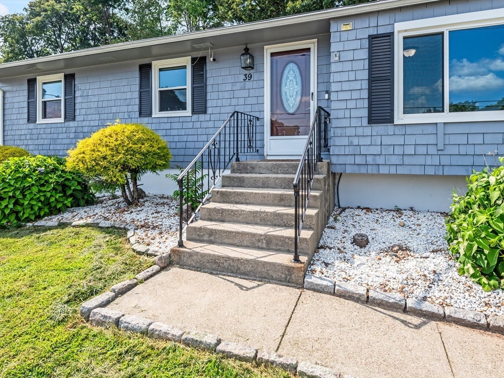 39 Barbara Ave, Auburn, MA, 39 Barbara Ave, Auburn, MA Photo #2