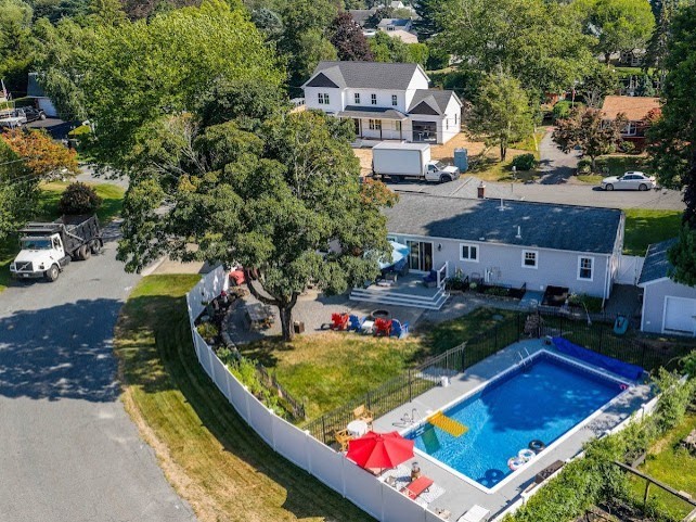 9 Middlefield Place