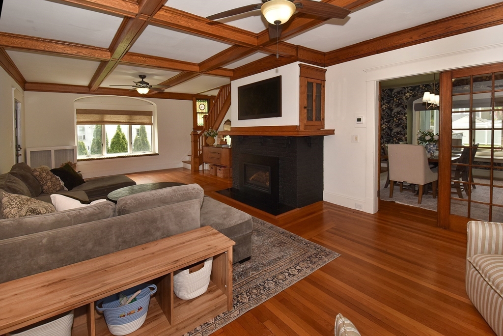105 Edgewood Ave, Longmeadow, MA Photo #13