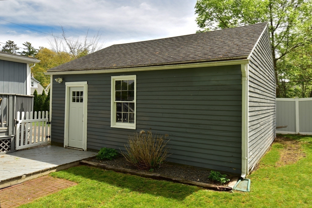105 Edgewood Ave, Longmeadow, MA Photo #29