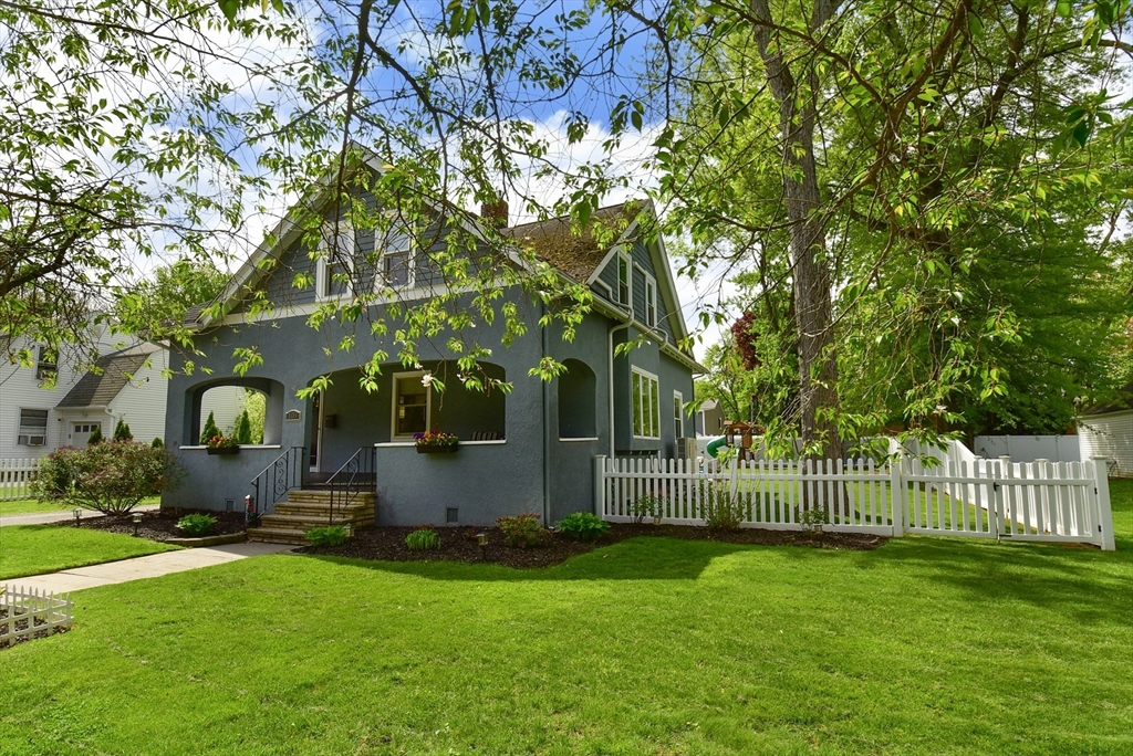 105 Edgewood Ave, Longmeadow, MA Photo #3