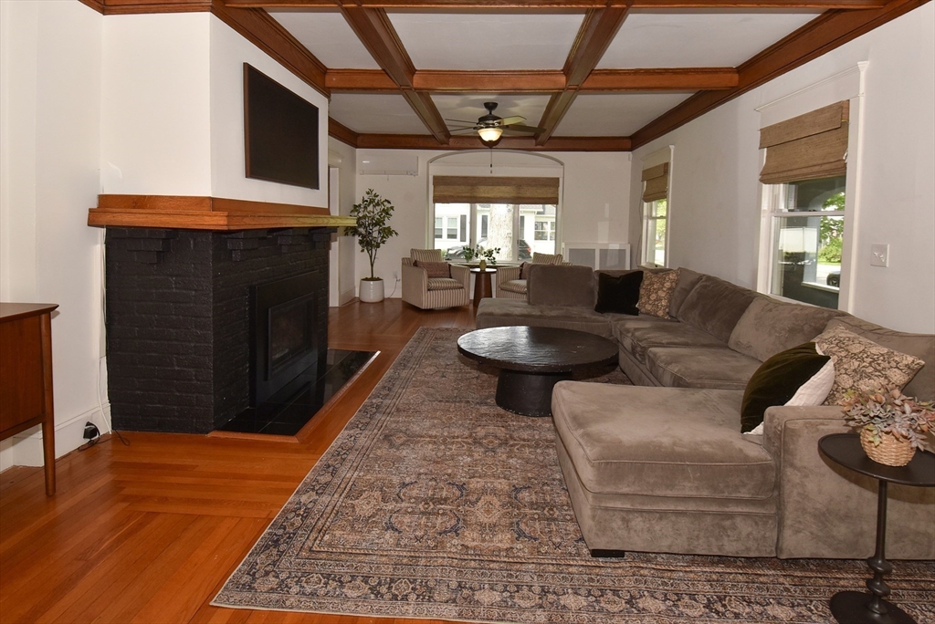 105 Edgewood Ave, Longmeadow, MA Photo #15