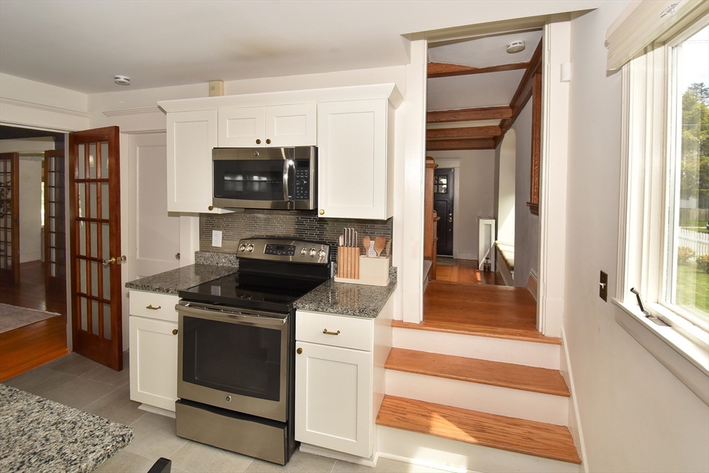 105 Edgewood Ave, Longmeadow, MA Photo #9