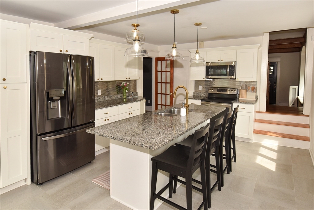 105 Edgewood Ave, Longmeadow, MA Photo #6