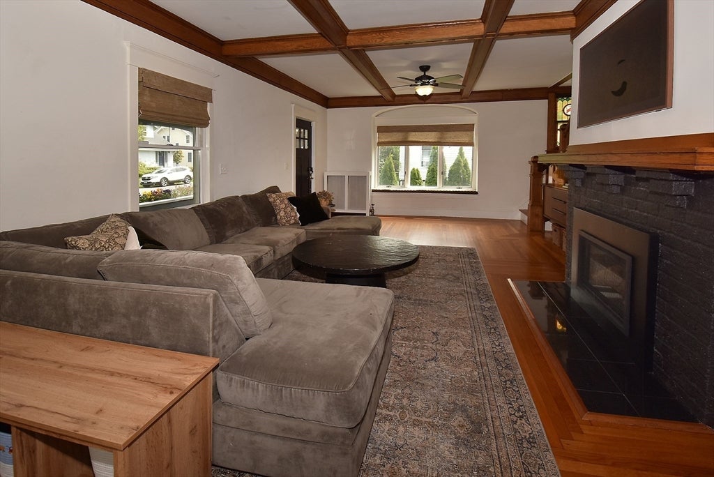 105 Edgewood Ave, Longmeadow, MA Photo #12
