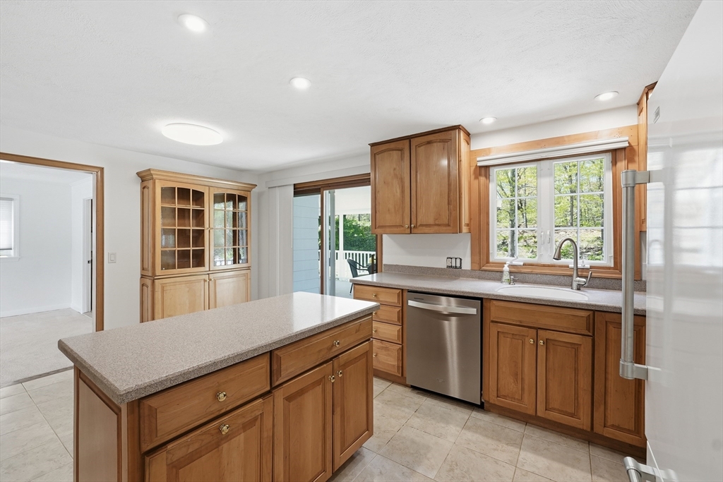14 Lomas Dr, Framingham, MA Photo #17