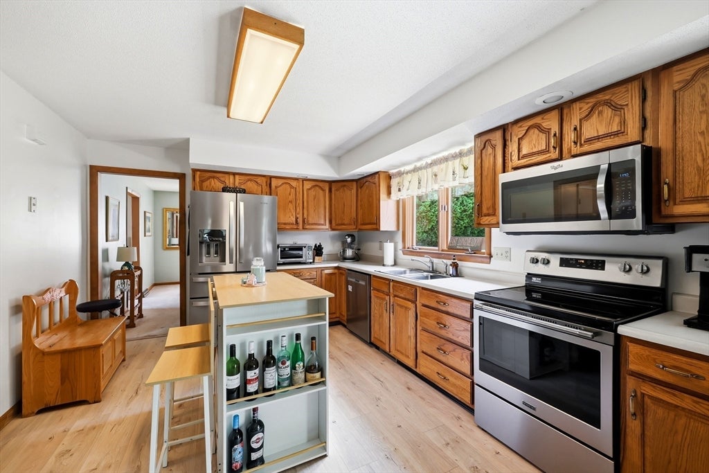 16 Lessard CIR, East Longmeadow, MA, 16 Lessard CIR, East Longmeadow, MA Photo #6