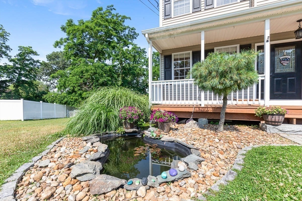 15 Dolphin Cir
