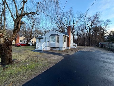 22 Simpson Cir Agawam MA 01001