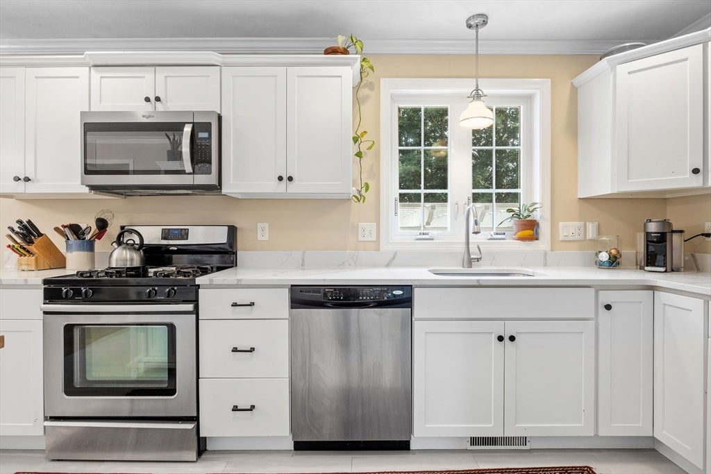 35 Okala Rd, Weymouth, MA Photo #8