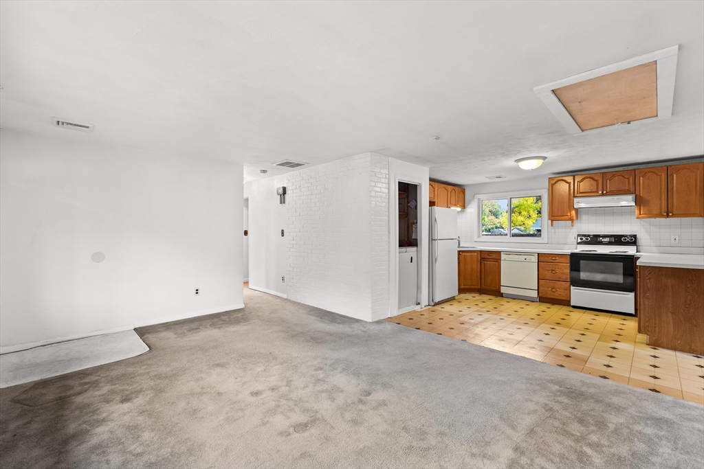 38 Stephen Dr