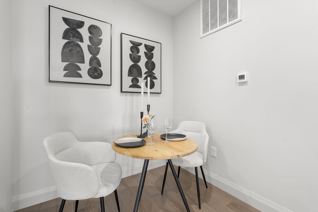100 Lincoln Street 307