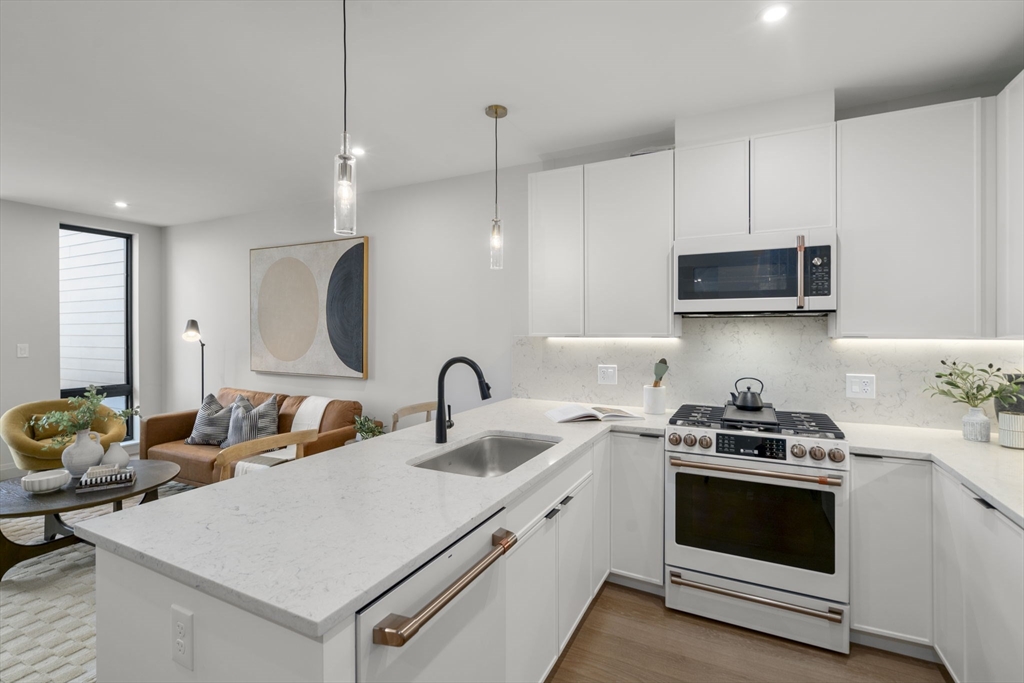 100 Lincoln Street 307