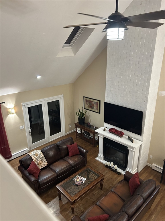 10 Lemore Avenue