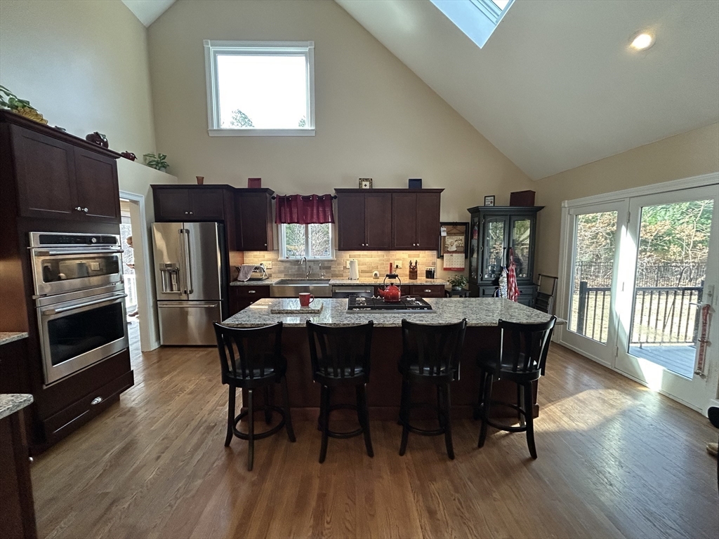 10 Lemore Avenue