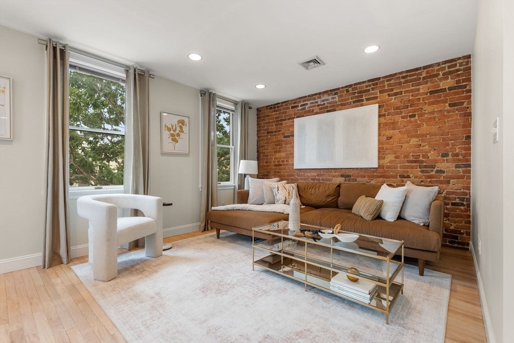 253-255 Main St #2, Boston, MA, 253-255 Main St #2, Boston, MA Photo #2