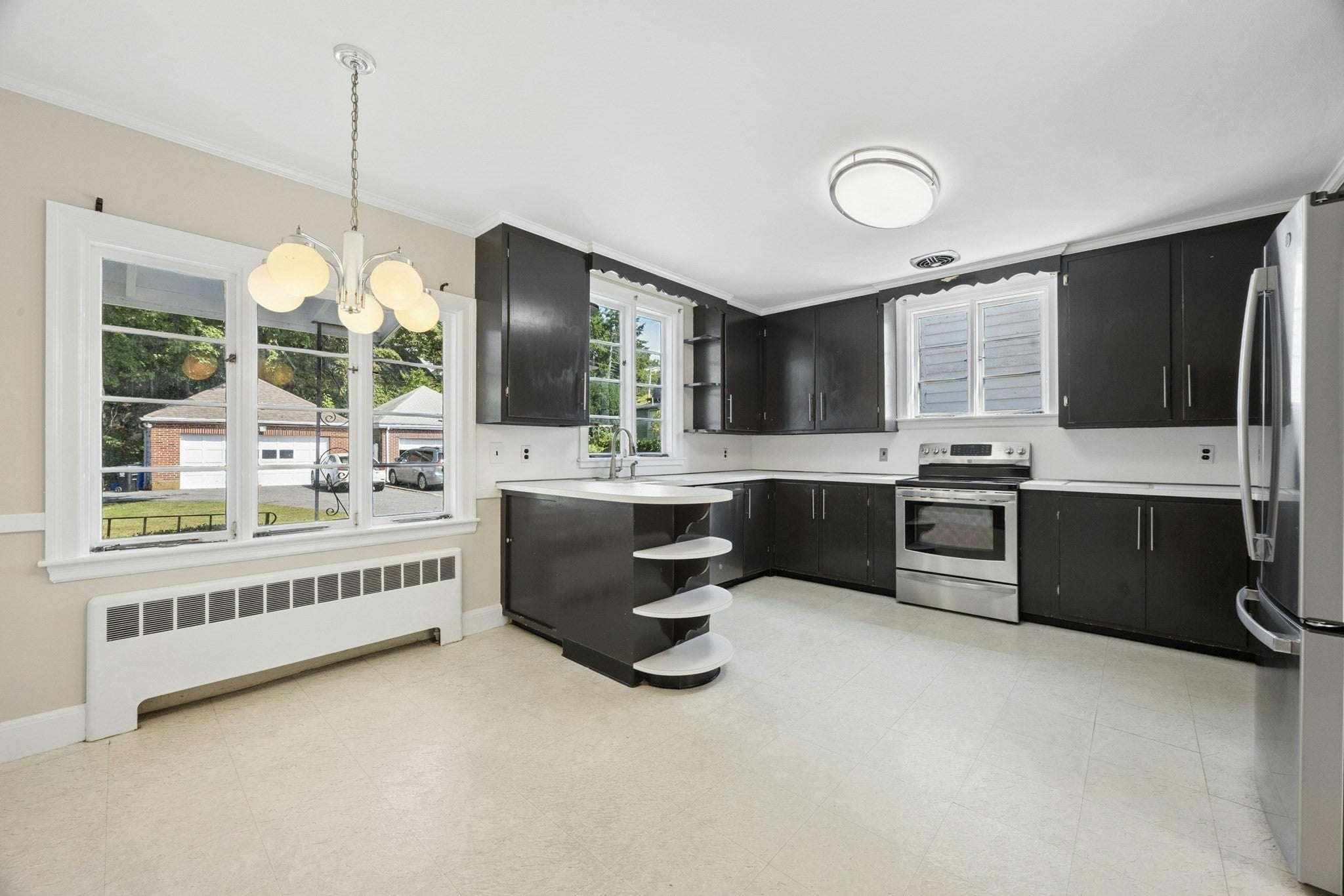220 Mountain Ave