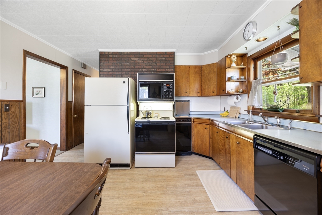 62 Lincoln Avenue, South Hadley, MA Photo #22