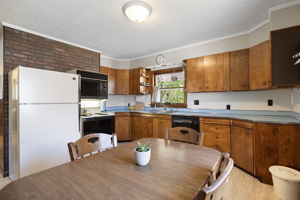 62 Lincoln Avenue, South Hadley, MA Photo #18
