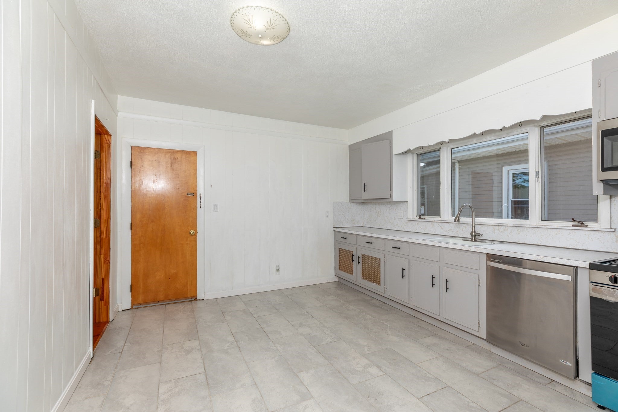 1738-1740 N Shore Rd, Revere, MA, 1738-1740 N Shore Rd, Revere, MA Photo #9