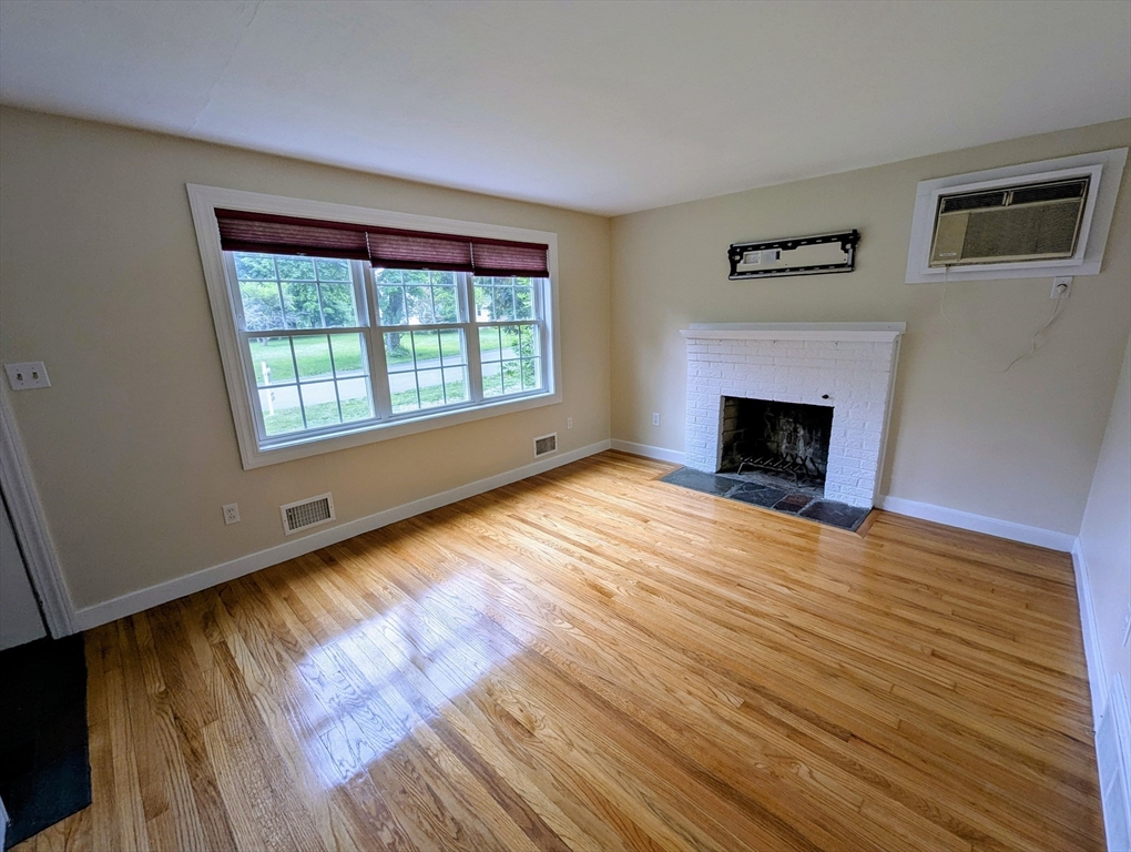 Franklin, Massachusetts 02038, United States, 4 Bedrooms Bedrooms, ,1 BathroomBathrooms,Residential,Pending,150367