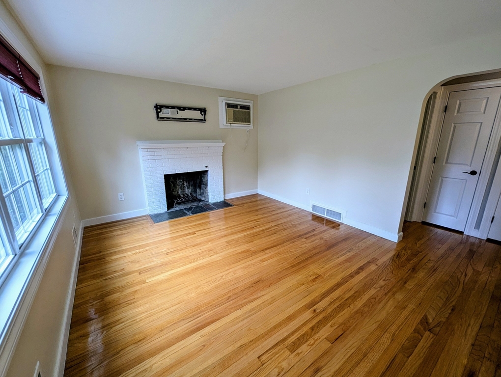 Franklin, Massachusetts 02038, United States, 4 Bedrooms Bedrooms, ,1 BathroomBathrooms,Residential,Pending,150367